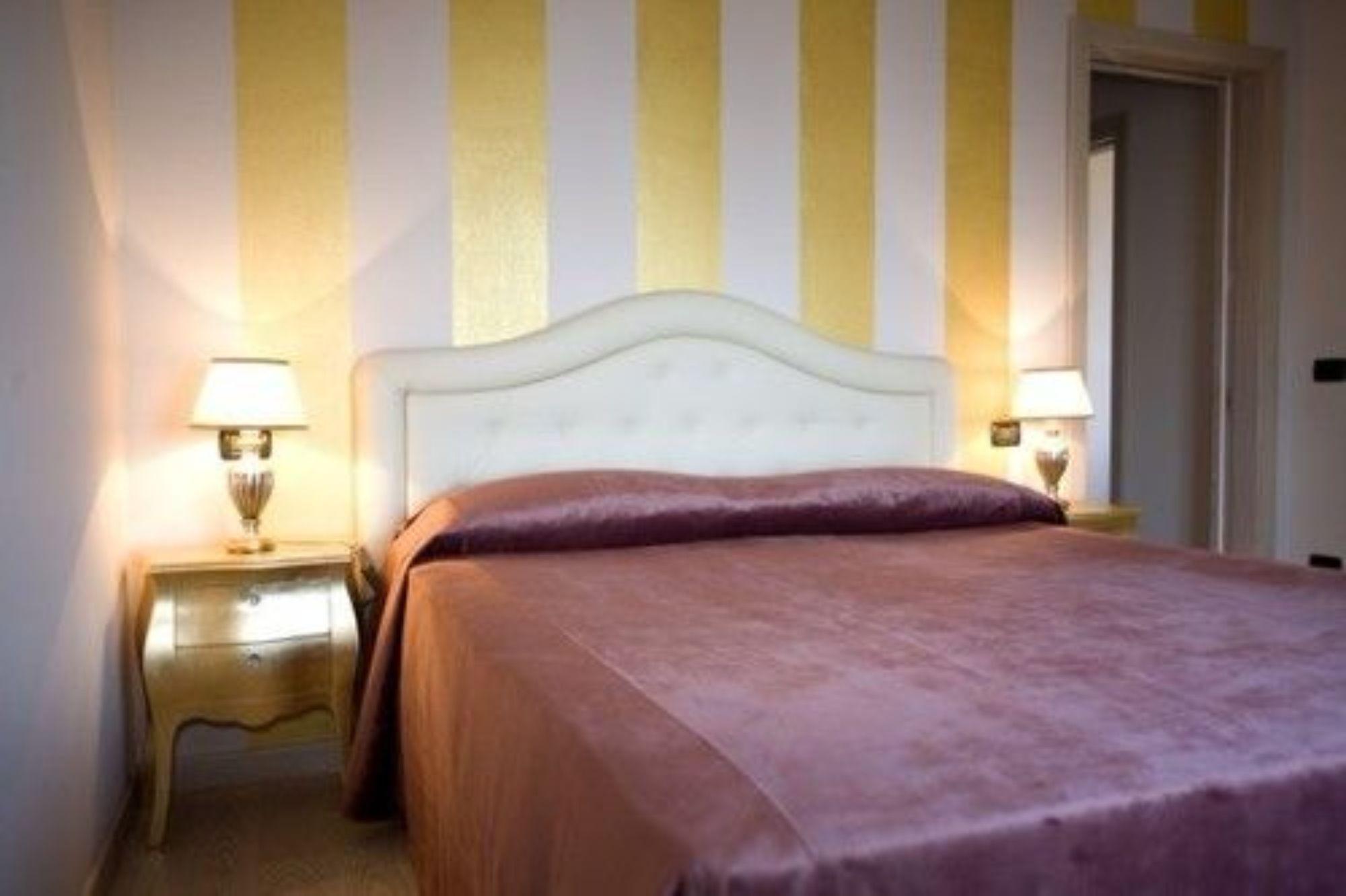 Residence Alexandra Stay 시르미오네 외부 사진